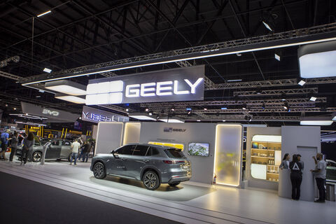 Как лучше покупать Geely Monjaro – у дилера или через параллельный импорт: стоит ли рисковать ради 1 млн рублей