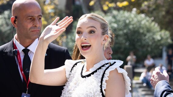 Брови подвели: звезду сериала «Убивая Еву» признали самой красивой в мире