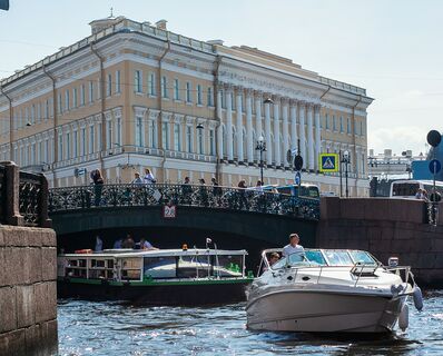 Не только разводные мосты: как катера в мини-группах помогли Петербургу обойти Волгу и Москву