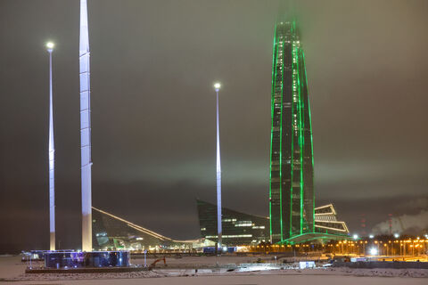 Петербург в розовом сиянии: Лахта Центр и фонтаны к Женскому дню