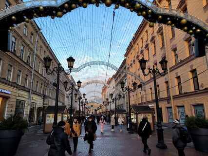 На новогодних каникулах мосты и набережные Петербурга заговорят светом: поздравления — дважды в день