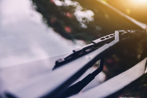 Выбирайте дворники на теплый сезон с умом: чем отличаются каркасные, гибридные и бескаркасные