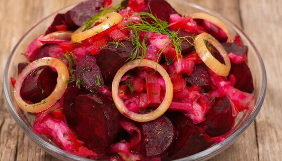 Лук да свекла - и салат на столе: расходится со скоростью света - хоть на ужин, хоть на праздник 
