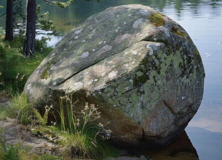 Древний таинственный камень весом 12 тонн: То появляется, то исчезает - где на него в РФ посмотреть