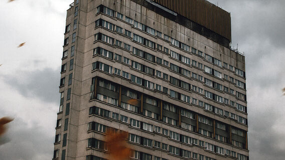 Дом-пластина