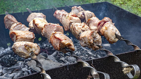 В каком маринаде лучше всего мариновать мясо для шашлыка, знает диетолог