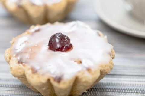 Сметанники в тарталетках за полчаса: простой и эффектный десерт – сметут со стола за секунду