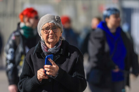 Смотреть в стену: как россияне выдерживают «голую скуку» без телефона