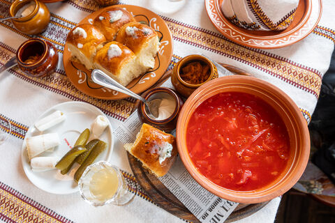 Гуляш, суп и шкварки