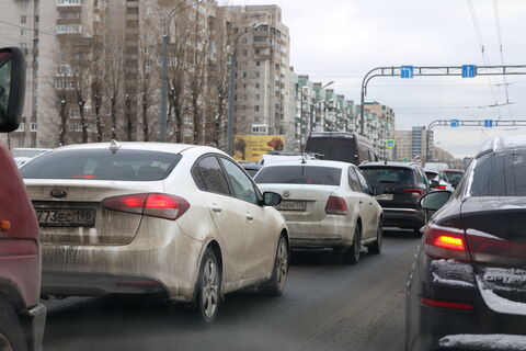 Петербург нажимает на тормоз: движение ограничат сразу в пяти районах