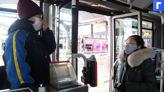 В Красноярске кондуктор пинками выгнала пассажирку из автобуса