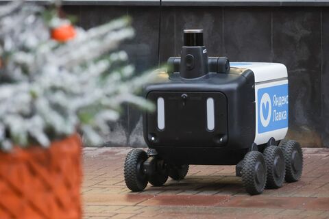 Не курьер позвонит в дверь: в Петербурге почти сотня торговых точек перешла на доставку роверами