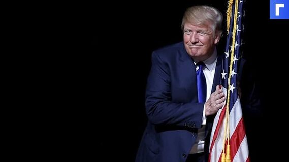 Трамп вместе с супругой покинули Белый дом и отправились во Флориду Трамп вместе с супругой покинули Белый дом и отправились во Флориду