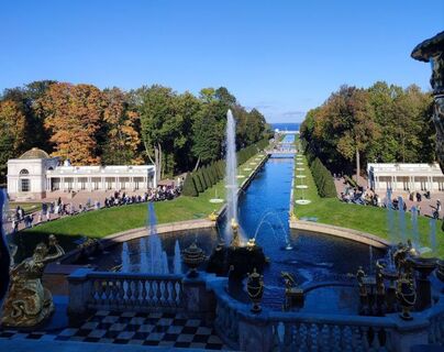 "Самсон, раздирающий пасть льва" в Петергофе: как библейский герой стал символом военной славы России