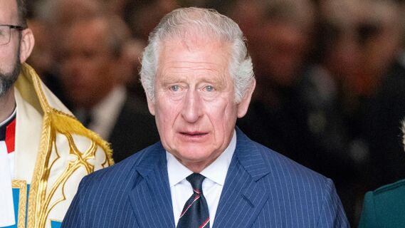 Заставил пообещать: что умирающий отец потребовал с короля Карла III