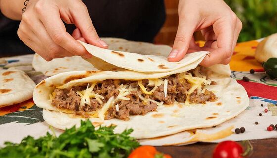 Заворачиваем фарш в лаваш - и через 10 минут едим мексиканскую вкусняху: голодным никто не останется