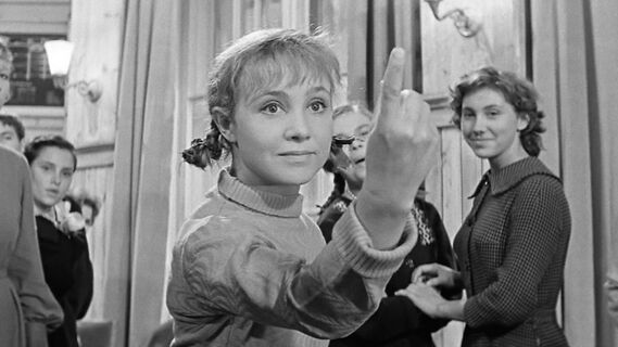 Скандальная Тося и совестливая Анфиса: чем герои фильма «Девчата» отличаются от книжных оригиналов