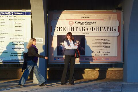Платье в пол больше не нужно: в чем пойти в театр, чтобы выглядеть уместно