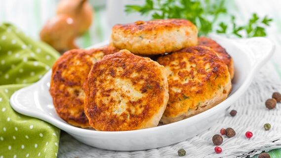 Как приготовить пышные рыбные котлеты