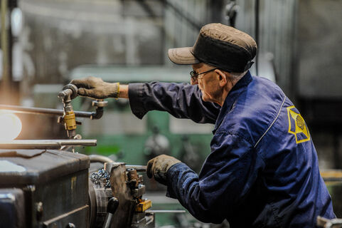 Топ-вакансии Петербурга: от 150 тысяч и выше — IT, заводы, стройка лидируют