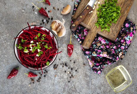 2 свеклы и 1 банка фасоли – а на выходе сытный и вкусный салат: домашних за уши не оттащить