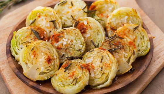 Кидаю капусту в духовку — и получаю вкусный гарнир: мясоедам на зависть