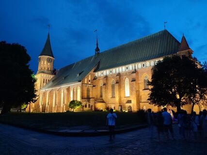Тепло, вкусно, красиво: куда поехать с подругами 8 марта — два направления для девичника мечты