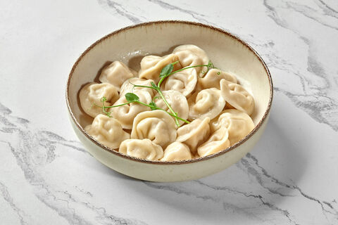 Не начинка, а блаженство: пельмени такие сочные, что сок по подбородку течет – 3 лайфхака от шеф-повара