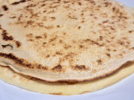 Блины, как у бабушки в деревне – на Масленицу самое то: ажурные, нежные, словно тают во рту