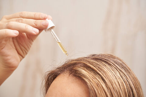 5 капель в воду - и волосы станут как после салона: густые, блестящие и без седины 