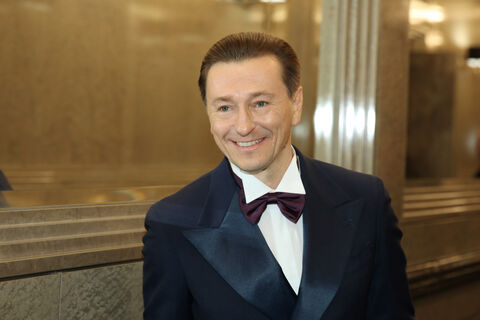 Как Безруков заставил продавцов масок заплатить за чужое лицо