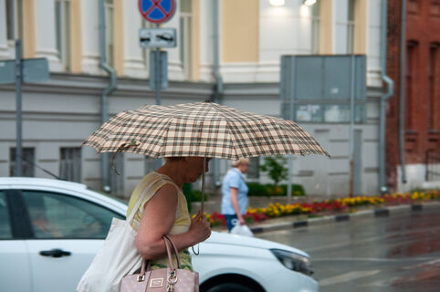 Синоптики обновили прогноз: в одних регионах — летний зной, в других — похолодание