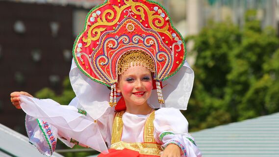 Какие женщины на Руси носили кокошник, и почему он стал опальным