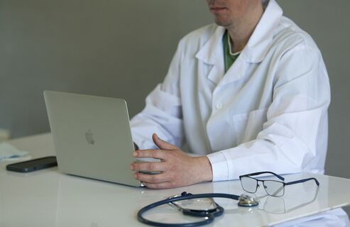 Кризис кадров: почему в Петербурге не хватает врачей