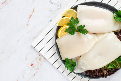 Как правильно готовить кальмаров: правила разморозки и точное время варки - мясо нежнее масла