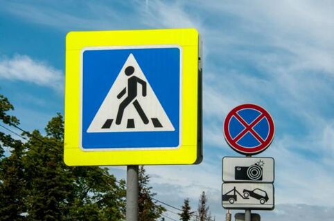 Водителей предупредили: штраф теперь можно получить, даже если пешеход не вышел на "зебру"