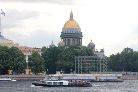 От Достоевского до «кукурузины»: как выбрать водный маршрут по Петербургу и не пожалеть