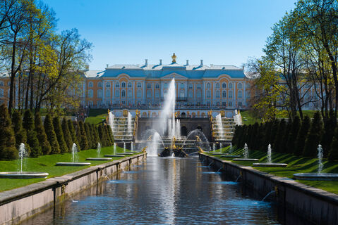 Волшебство оживает: в Нижнем парке Петергофа торжественно запустили фонтаны