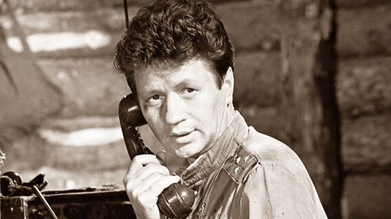Хоронили Быкова, пели песни: актер написал сценарий траурного обряда