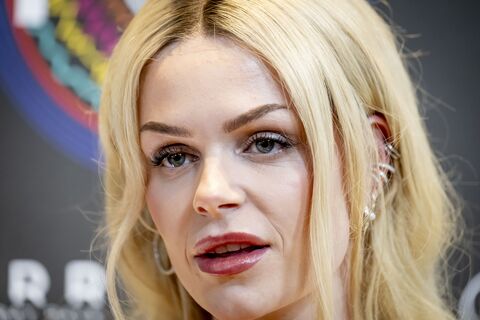 1 хитрость в макияже: Нависшее веко скрыла за 5 секунд - взгляд как у школьницы