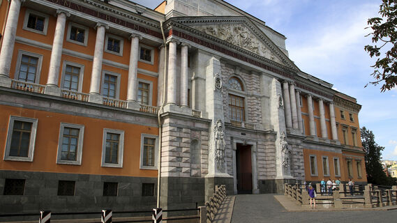 Эти окна не просто так: что на самом деле скрывали застекленные крыши петербургских музеев