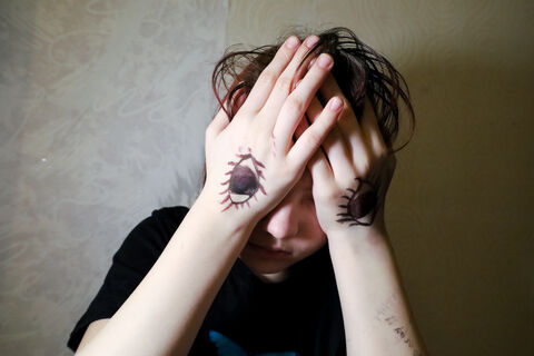 Накрывает тревогой и сонливостью зимой: терапевт объяснил, почему это не слабость, а закономерная реакция