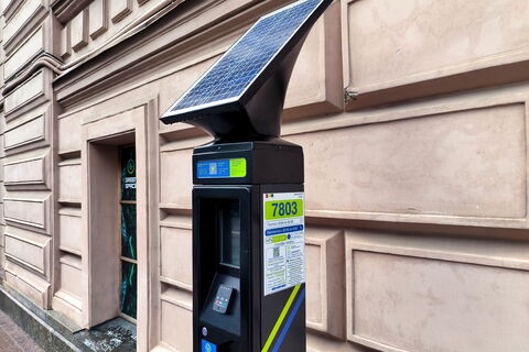 Утренний сбой: парковки Петербурга не берут карты без счета