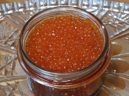 Не выбрасывайте пересоленную икру: дальневосточный трюк с водой спасет деликатес за 30 минут