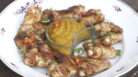 Курица и соус