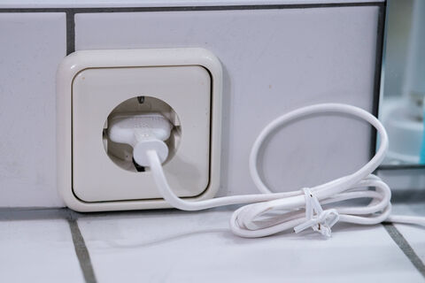 В СССР розетки были на уровне пояса, а сейчас их ставят у пола - в чем причина