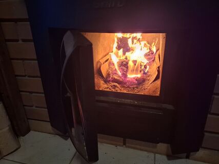 Не соль и не крахмал: пару горстей в топку – и сажа с нагаром отвалятся струпьями. Как очистить дымоход