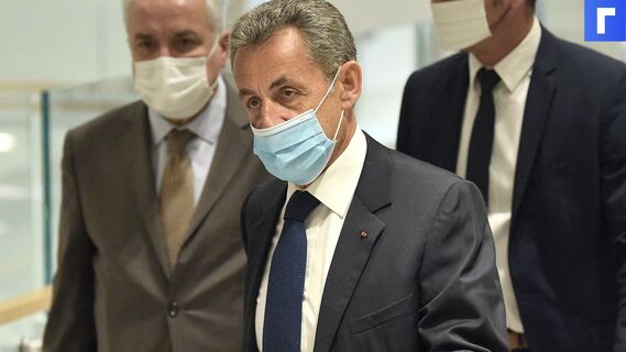 Суд в Париже приговорил Саркози к году тюрьмы
