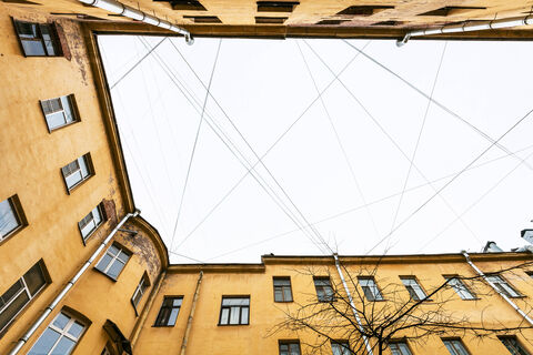 Почему в Санкт-Петербурге так много проводов - вопрос, который волнует туристов: есть причины