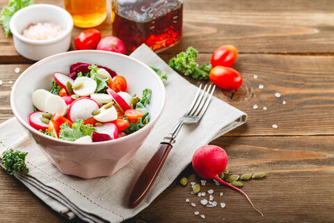 Салат "Ласковый май": неожиданное сочетание ингредиентов и нежность в каждой ложке – просто, быстро и вкусно